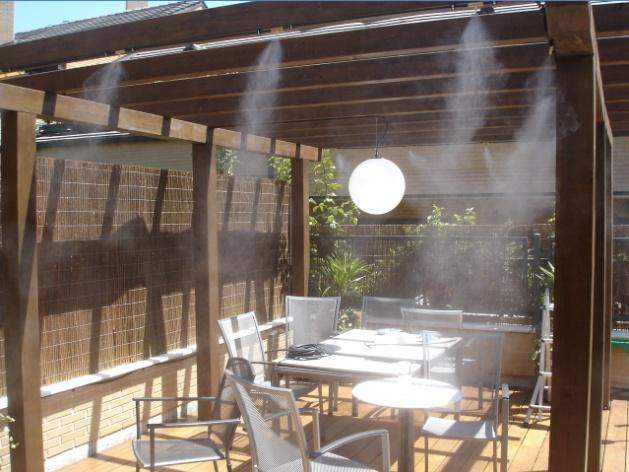 Sistema de nebulización para terrazas de bares, restaurantes y eventos.